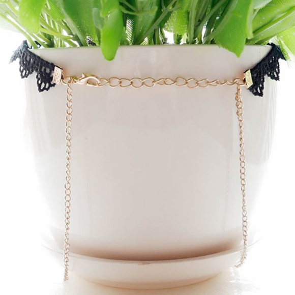 Graceful Layered Rhinestone Cone Choker Necklace - Picture 3 of 8